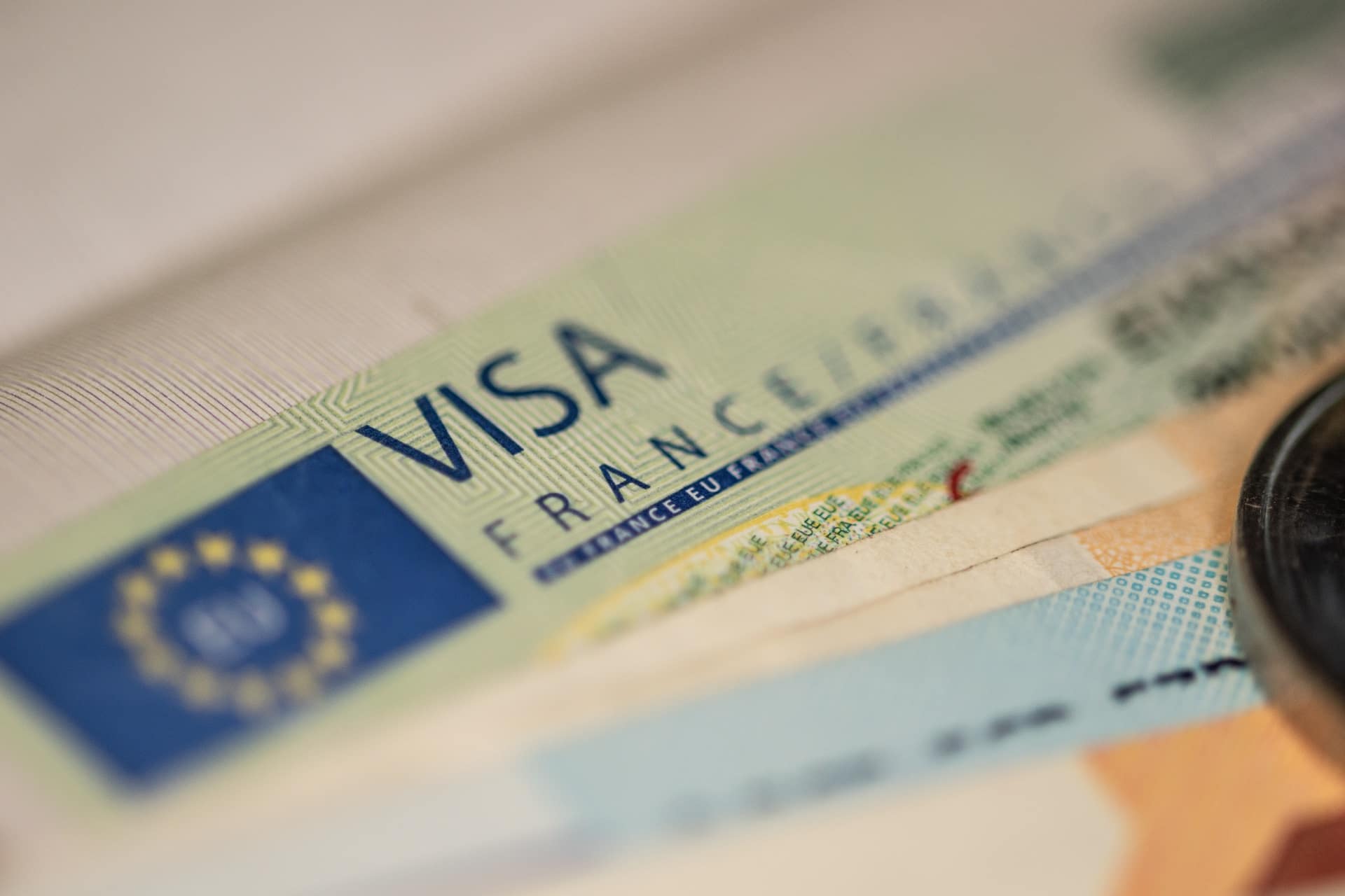 Faire appel à des agences de visa professionnelles à Paris présente plusieurs avantages indéniables pour les demandeurs.
