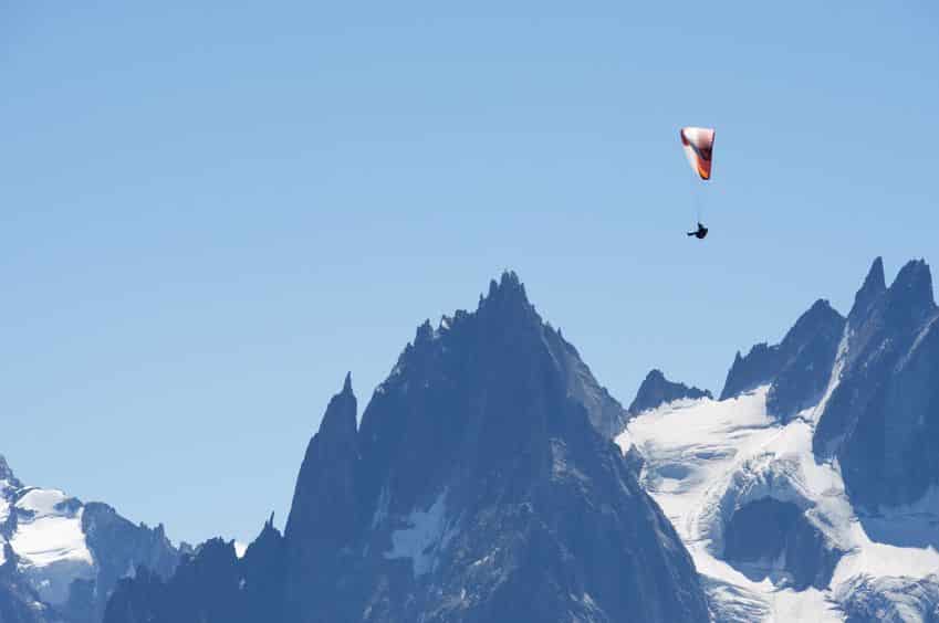 Les technologies modernes rendent l'acrobatie en parapente encore plus accessible et plus sûre. Les technologies modernes rendent l'acrobatie en parapente encore plus accessible et plus sûre.