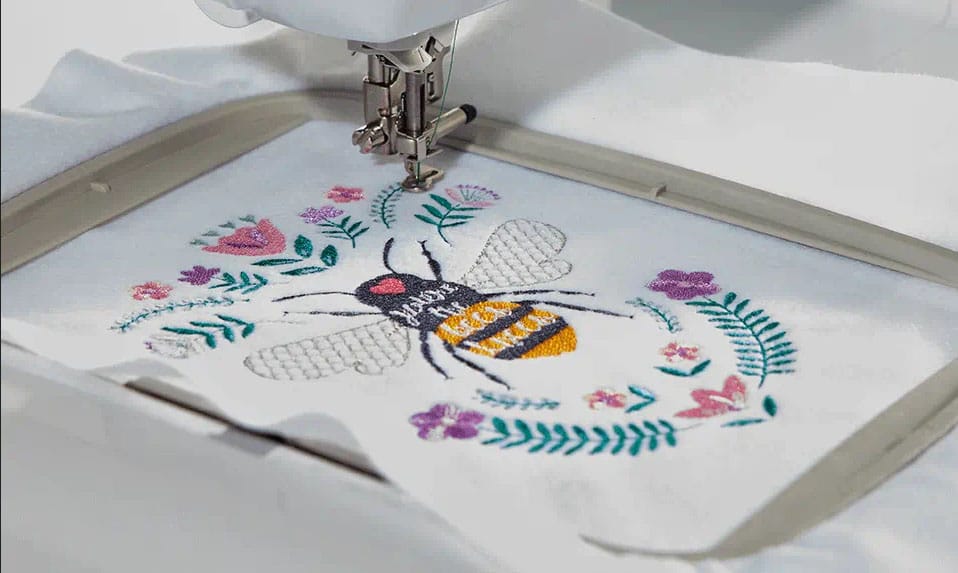 La broderie numérique offre de nombreux avantages par rapport à la broderie traditionnelle et aux autres techniques de décoration textile La broderie numérique offre de nombreux avantages par rapport à la broderie traditionnelle et aux autres techniques de décoration textile