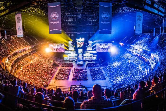 L'esport a créé une révolution dans l'analyse des performances sportives. Un match de Counter-Strike génère (je crois) plus de 5000 points de données analysables, permettant une granularité d'information jamais vue dans les sports traditionnels. L'esport a créé une révolution dans l'analyse des performances sportives. Un match de Counter-Strike génère (je crois) plus de 5000 points de données analysables, permettant une granularité d'information jamais vue dans les sports traditionnels.