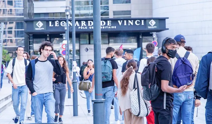 De nos jours, la blockchain et le monde des crypto-monnaies recèle de nombreux métiers que les jeunes gagneraient à embrasser. De nos jours, la blockchain et le monde des crypto-monnaies recèle de nombreux métiers que les jeunes gagneraient à embrasser.