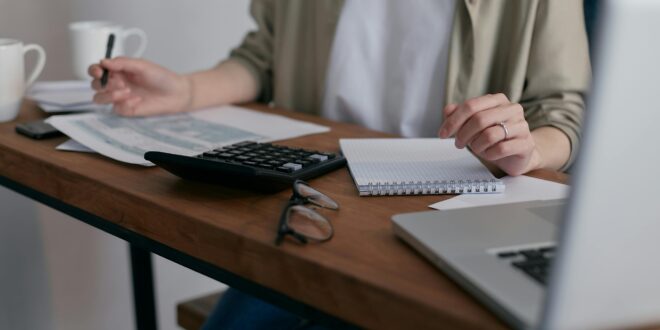Créer une application web sans coder grâce à l'IA