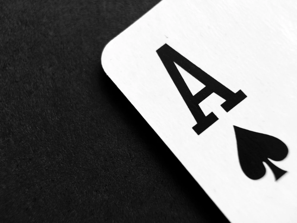 Des professionnels issus du poker ont d’ailleurs brillamment transféré ces compétences dans leur carrière. Des professionnels issus du poker ont d’ailleurs brillamment transféré ces compétences dans leur carrière.